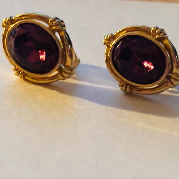 Vintage estate sale Gold-Tone Amethyst Round Stud Earrings - Women Jewelry - Picture 2 of 3